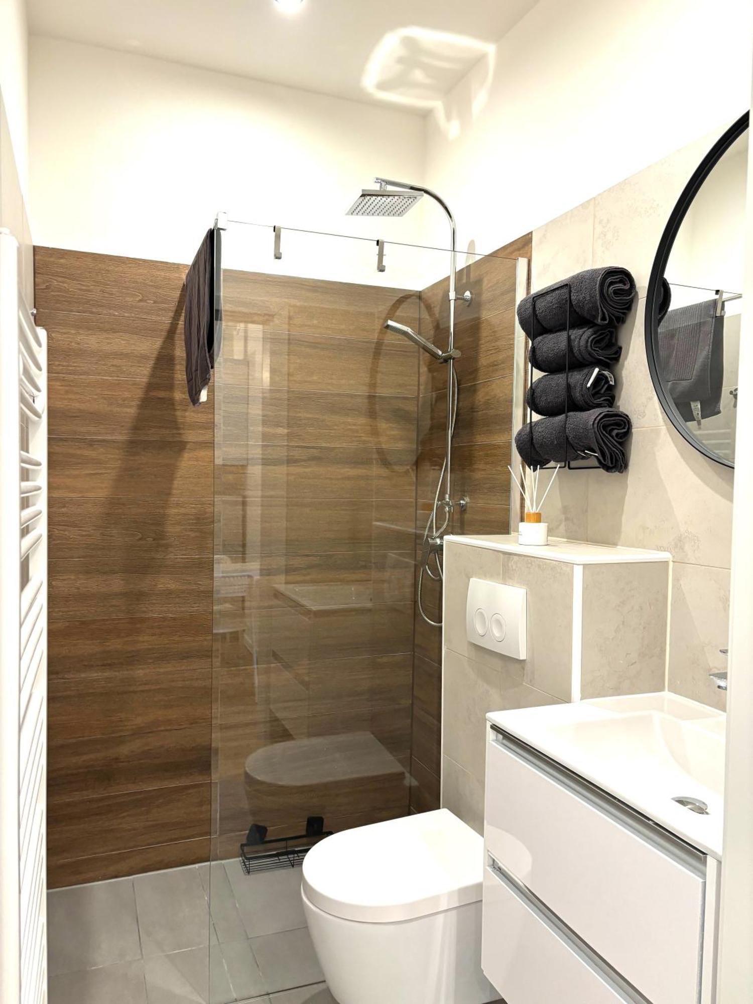וינה Traumhafte Wohnung Fuer 2, Walk In Dusche, Extra Kueche, Nespresso, Zentral מראה חיצוני תמונה